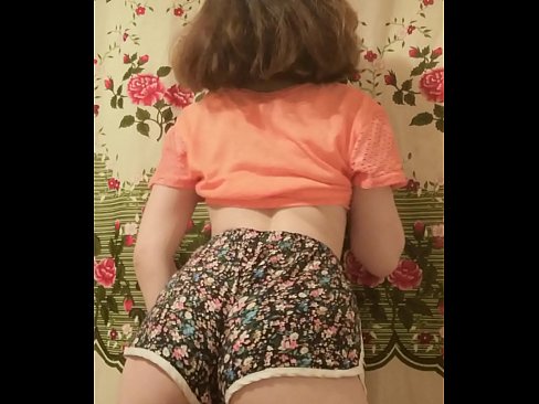 ❤️ 性感的年轻宝贝在镜头前脱下她的短裤 ❤❌ Fucking video️❤