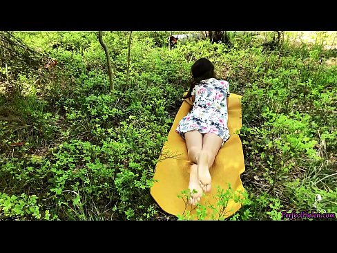 ❤️ 陌生人在Tinder上自慰我的阴部,并在树林里热情地做爱 ❤❌ Fucking video️❤