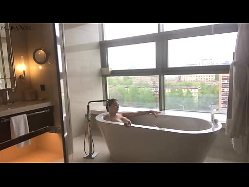 ❤️ 巨大的宝贝 激情地在浴室里撸起了她的阴部 ❤❌ Fucking video️❤