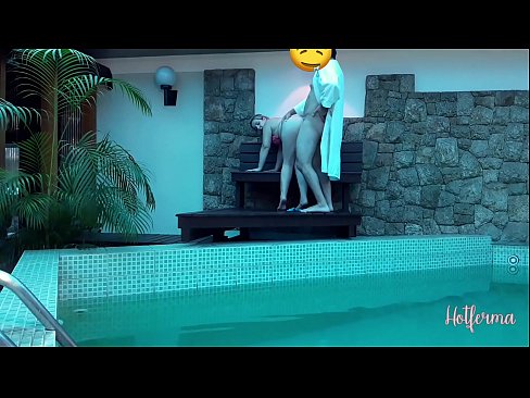 ❤️ 老板邀请女佣去泳池，却忍不住要来个热辣的 ❤❌ Fucking video️❤