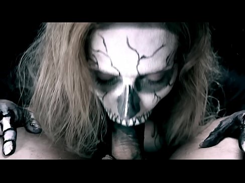 ❤️ 恶魔女孩用她的黑嘴吸吮鸡巴并吞下精液。 ❤❌ Fucking video️❤