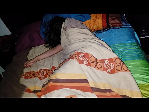 ❤️ 继子在年轻的继母睡觉时责骂她 ❤❌ Fucking video️❤