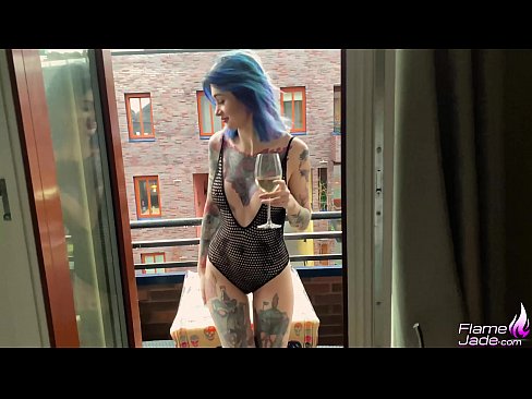 ❤️ 巨大的女孩大口吸吮，在空旷的天空下热情地做爱 ❤❌ Fucking video️❤